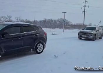 Өскемен-Семей тасжолында 150-ден астам көлік қар құрсауынан шығарылды