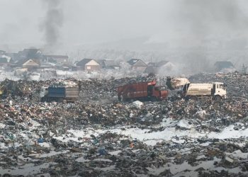 Қала іргесіндегі қауіп. Өскемендегі қоқыс полигонының жай-күйі