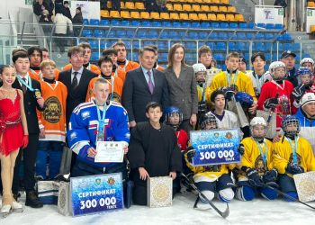 «Устинка» — чемпион: Өскеменде екі күнге созылған хоккей турнирі аяқталды