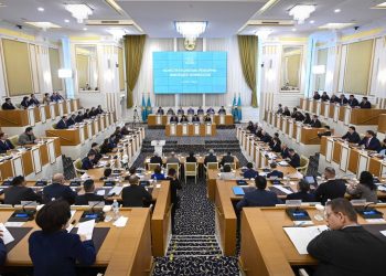 Конституциялық комиссияның екінші отырысы тікелей эфирде өтіп жатыр