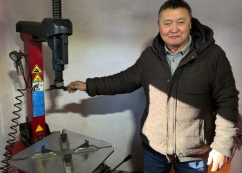 Жүргізушілер енді аудан орталығына сабылмайды: Жаңаталапта дөңгелек жөндейтін станция ашылды