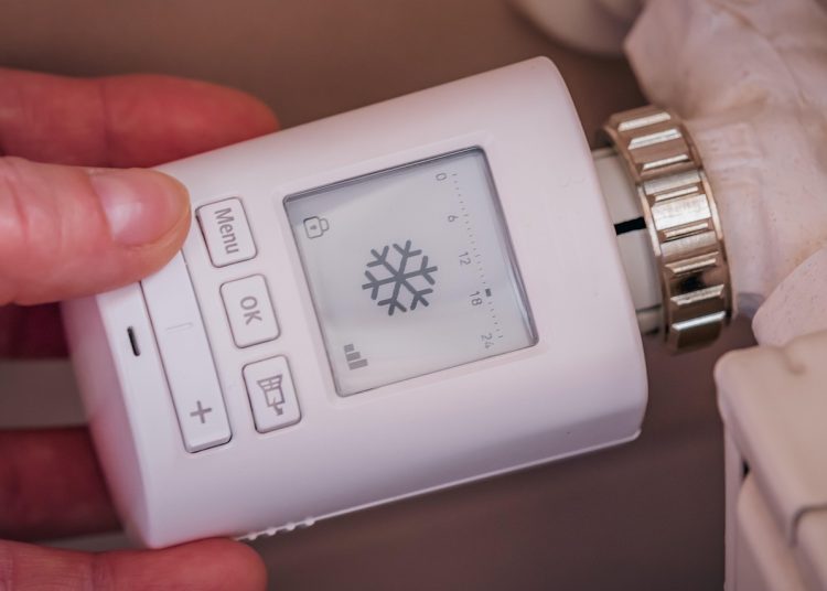 Жылу да, жарық та, су да жоқ: Өскеменде коммуналдық апат болды