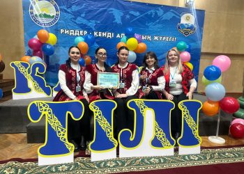 Риддерліктер қазақша сайрап тұр