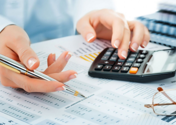 Салық төлеушілердің үйіне барады: ШҚО-да арнайы топ жұмыс істей бастады