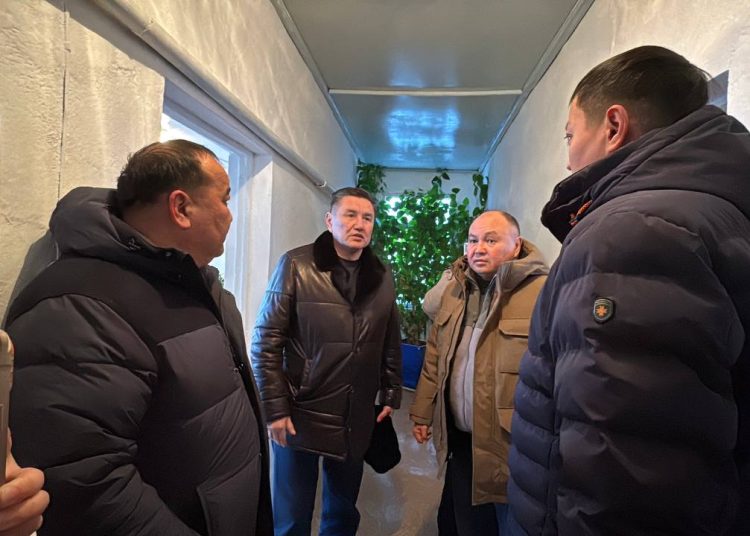 ШҚО әкімі Тарбағатайдағы тозығы жектен дәрігерлік амбулаторияның жұмысымен танысты