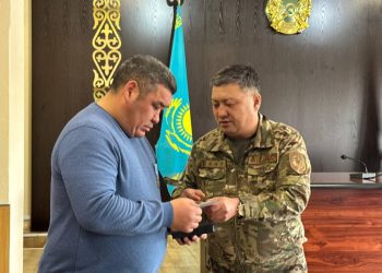 Екі баланы өрттен құтқарған мұғалім марапатталды – Алтай ауданы