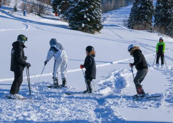 ШҚО-да оқушыларға тау шаңғы спортын үйретіп жатыр
