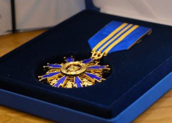 Мемлекет басшысы Михаил Шайдоровты II дәрежелі «Барыс» орденімен марапаттайды