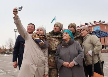 Ата-аналар әскердегі ұлының жағдайын көзбен көрді