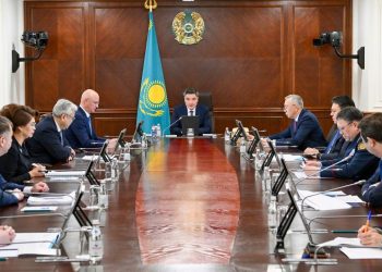 Олжас Бектенов жаңа Конституция жобасын халыққа түсіндіру бойынша кеңес өткізді