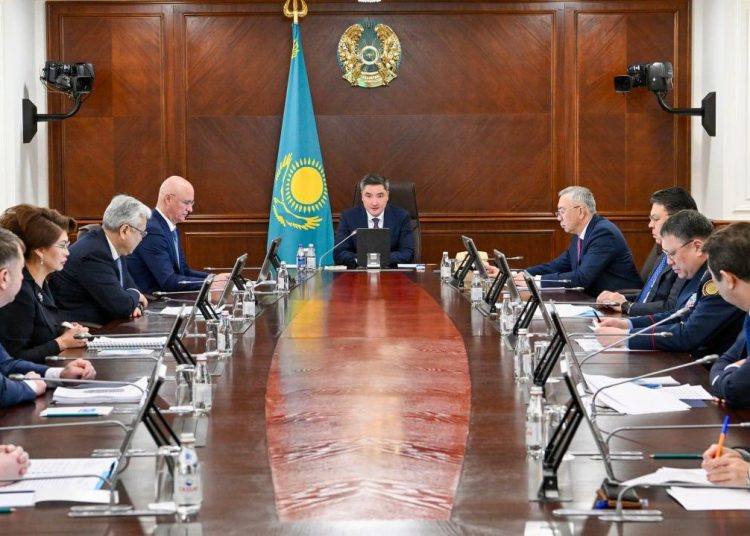 Олжас Бектенов жаңа Конституция жобасын халыққа түсіндіру бойынша кеңес өткізді