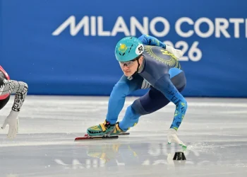 Ақ Олимпиада: Абзал Әжғалиев пен Денис Никиша ширек финалға жолдама алды