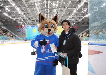 Өскеменде белсенділер хоккей матчы кезінде үгіт-насихат жүргізді