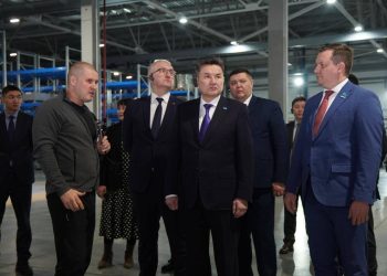 ШҚО делегациясы Барнаулдағы ауыл шаруашылығы техникаларын шығаратын кәсіпорын жұмысымен танысты