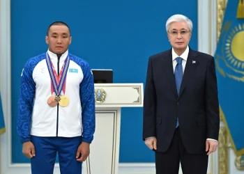 Президент ХІV Қысқы Паралимпиада ойындарының чемпионы Ербол Хамитовты марапаттады
