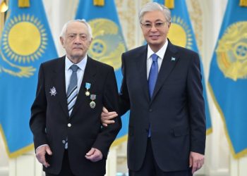 Президент Ерванд Ильинскийге «Қазақстанның Еңбек Ері» атағын тапсырды