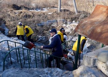 ШҚО әкімі еріктілермен бірге бұлақ көзін ашты