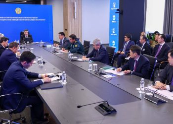 Су тасқынына дайындық: Олжас Бектенов Төтенше жағдайларды жою жөніндегі республикалық жедел штабтың отырысын өткізді