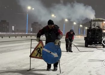 Ертіс көпіріндегі шұңқырлар жөнделді