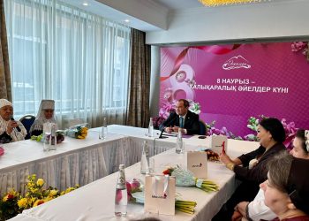 Өскемен әкімі Алмат Ақышов бала тәрбиесінің профессорларымен кездесті