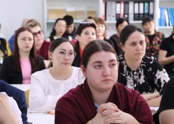 Өскеменде ұстаздар жаңа Конституцияның маңызын талқылады