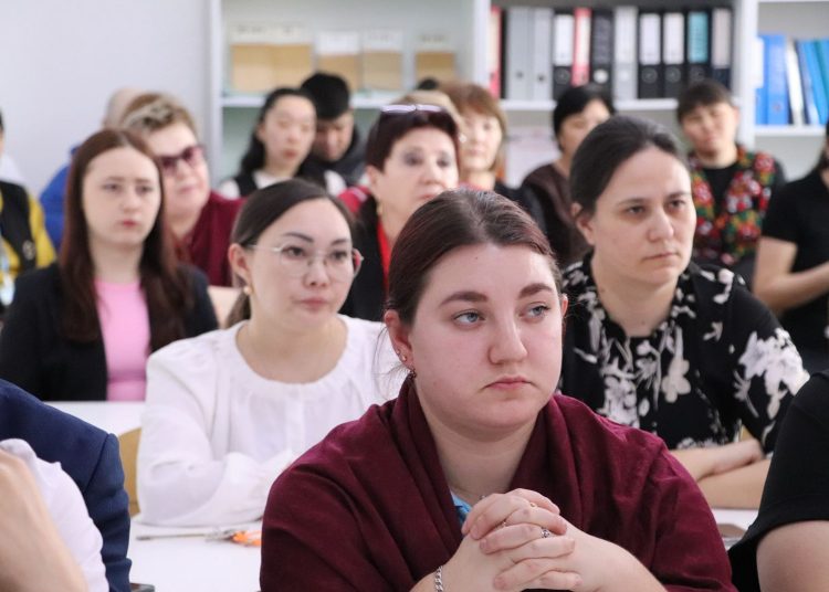 Өскеменде ұстаздар жаңа Конституцияның маңызын талқылады