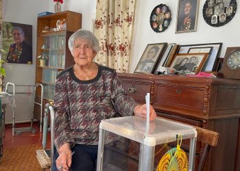 Өскеменнің ең қарт тұрғыны Анастасия әжей дауыс берді