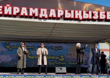 «Жігіттер» ән салды, қыздар «қой» көтерді: Қасым Қайсенов кентіндегі Наурыз тойы