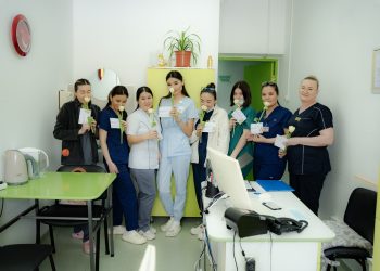 Сүйіктіме гүл: өскемендік аруларға мыңнан астам қызғалдақ таратылды