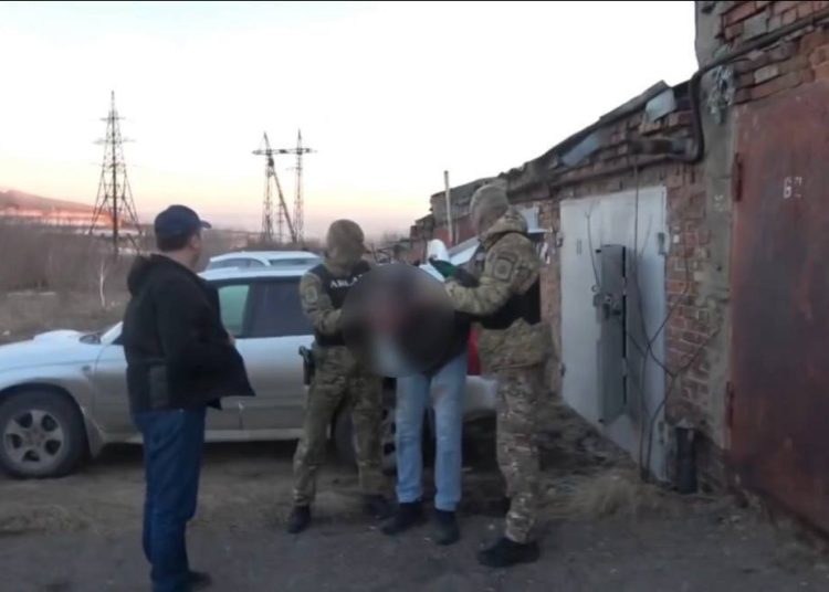 Өскемен тұрғынының гаражынан 100 келіге жуық есірткі табылды