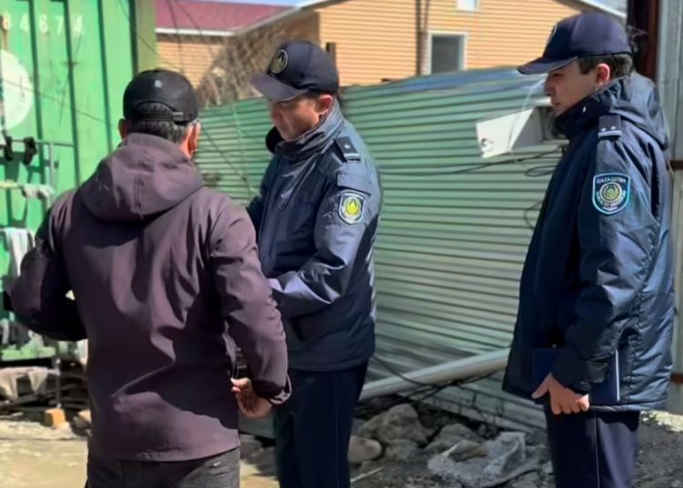 Құрылыста заңсыз жұмыс істеген 28 шетел азаматы ұсталды – ШҚО