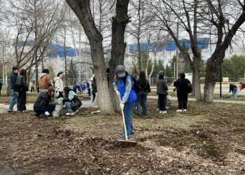 Еріктілер «Журавль» ескерткішінің маңын қоқыстан тазартты – Өскемен