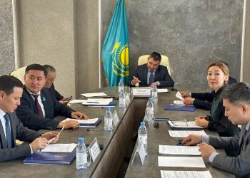Бос орын көп, үміткер аз: мемлекеттік қызметке жастар неге қызықпайды?