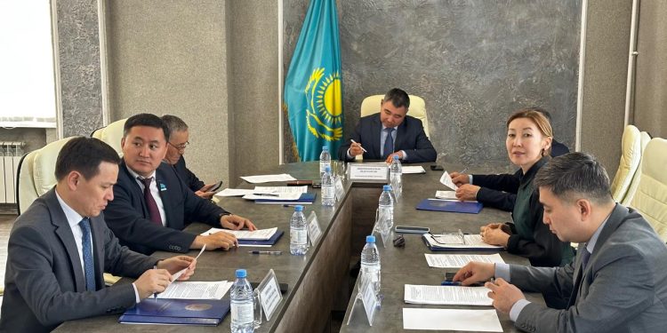 Бос орын көп, үміткер аз: мемлекеттік қызметке жастар неге қызықпайды?