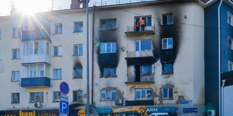 Сапалы әрі көрікті болады: Өскеменде көпқабатты үйлердің қасбеті жаңартылып жатыр
