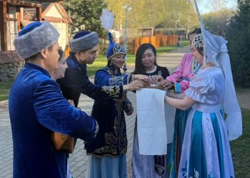 «Қонақкәде», нан мен тұз: ШҚО құтқарушылары әр ұлттың дәстүрін насихаттады