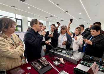 ШҚО делегациясы Қарамай қаласының цифрлық индустриясымен танысты