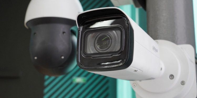 Адамның бет-бейнесін жазбай таниды: ШҚО-да қоғамдық қауіпсіздікті жасанды интеллект қадағалайды