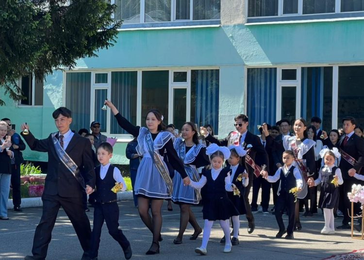ШҚО әкімі түлектерге сәт сапар тіледі