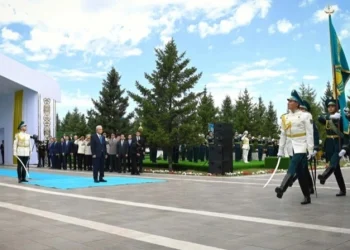 Президент Мемлекеттік ту көтеру рәсіміне қатысты