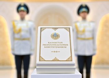 «Дәуірлік оқиға» – Тоқаев қазақстандықтарды жаңа Конституцияның заңды күшіне енуімен құттықтады