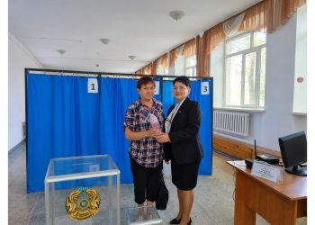 Алғашқы сайлаушыларға естелік сыйлықтар табысталды — ШҚО
