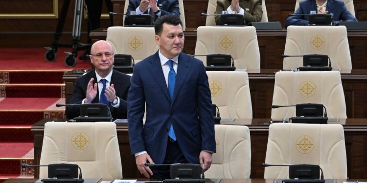 Құрылтай Вице-президент лауазымына Қариннің кандидатурасын қолдады