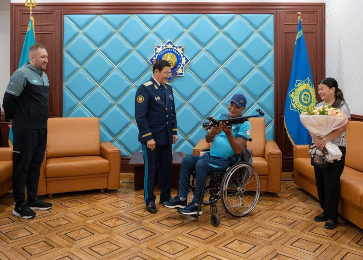 Берік Асылов Азия пара ойындарының жеңімпазы Еркін Ғаббасовты құттықтады